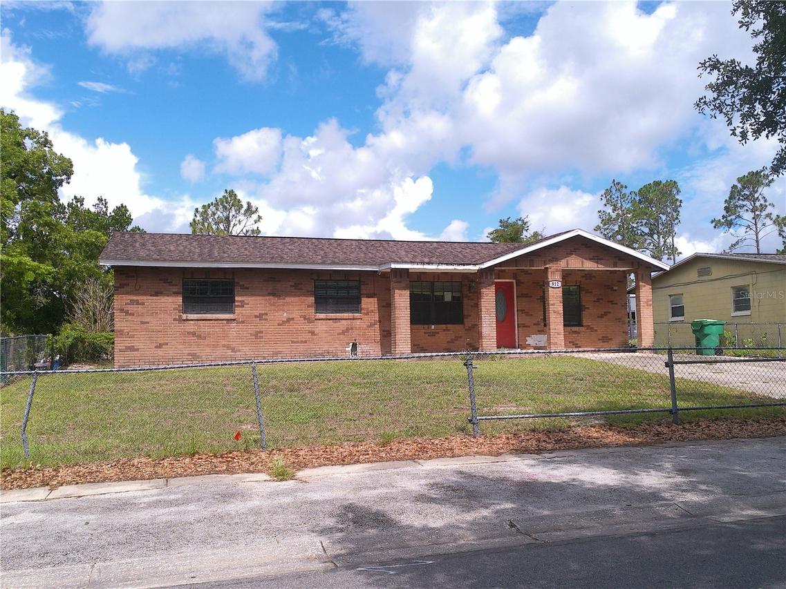 912 Oakhurst Dr., Deland, FL 32720