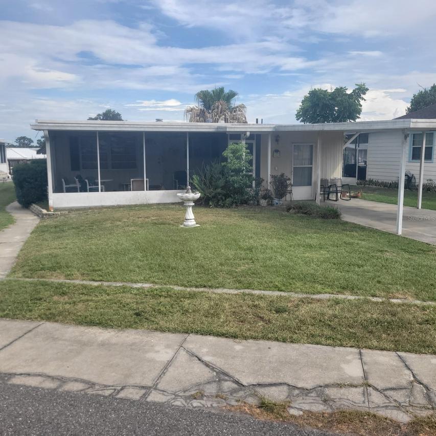1403 Lakeview Dr., Tavares, FL 32778