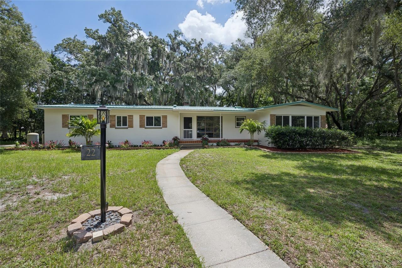 22 Poinsettia Dr., Deland, FL 32724