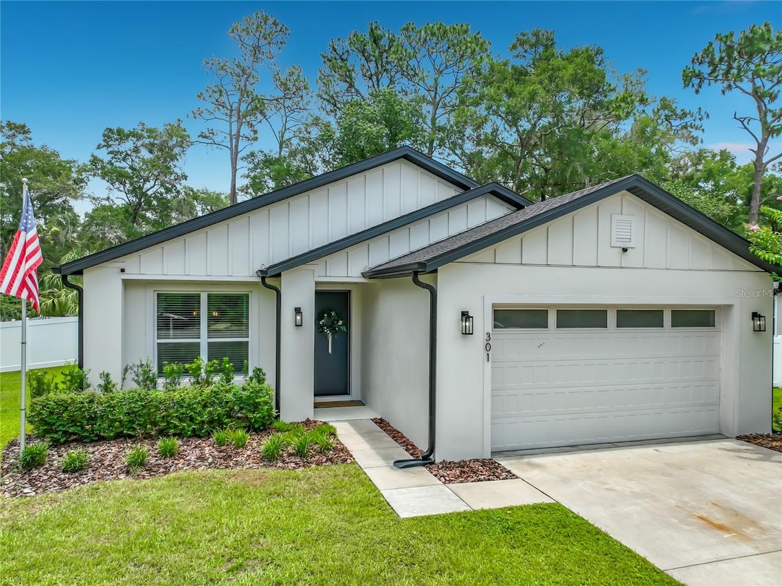 301 4th St., Geneva, FL 32732