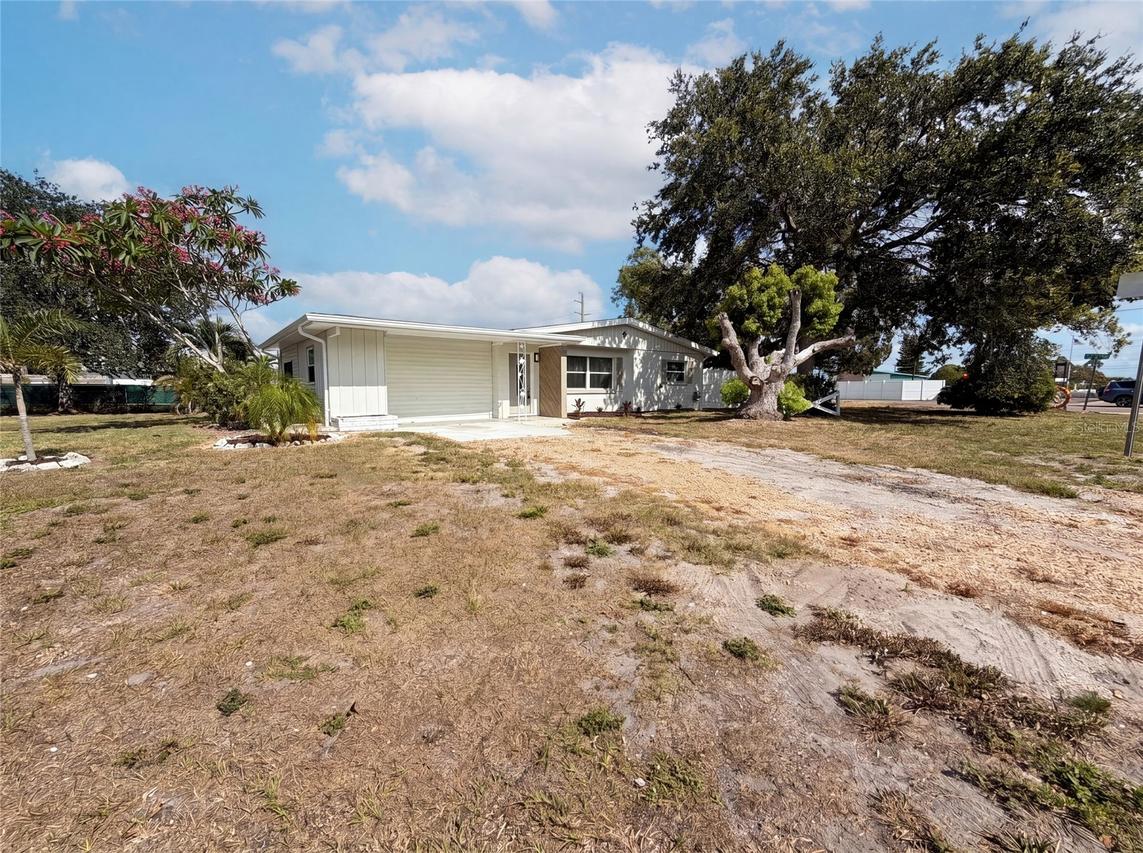 5306 3rd St., Bradenton, FL 34207