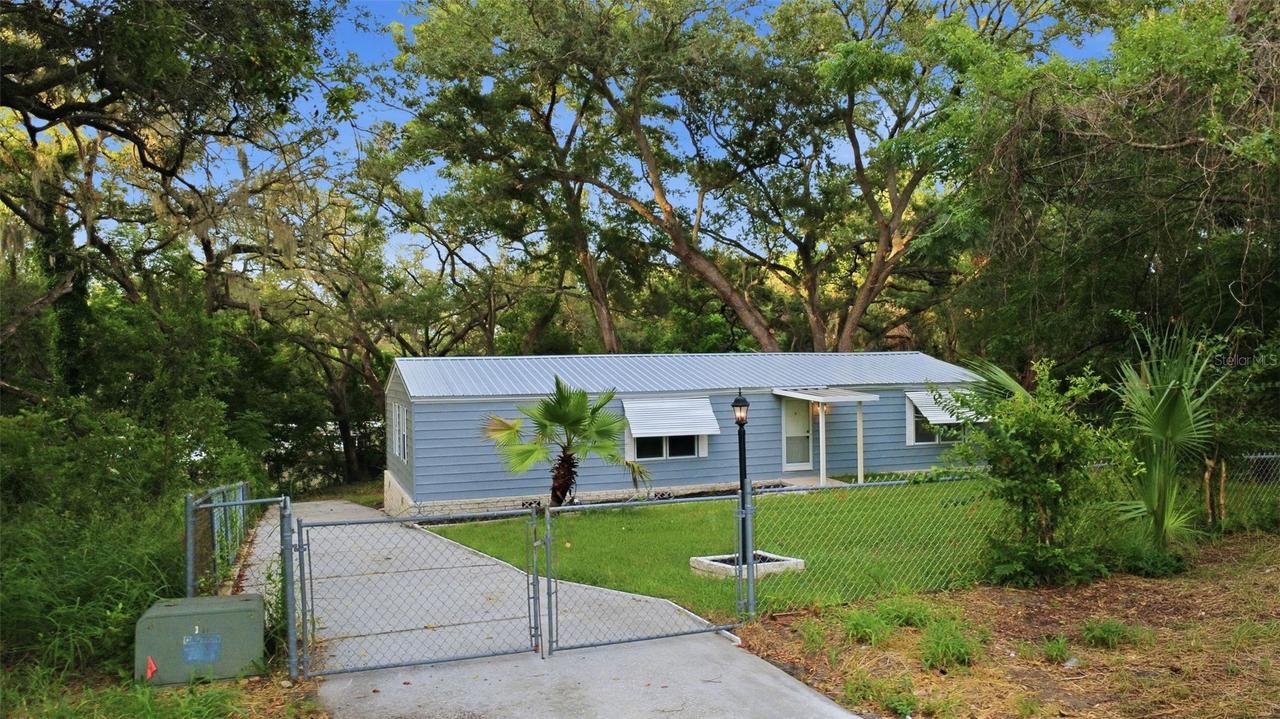 403 Acorn Cir., Fruitland Park, FL 34731