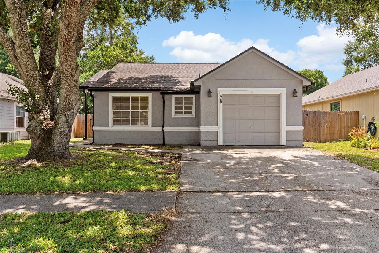1969 Sheeler Oaks Dr., Apopka, FL 32703