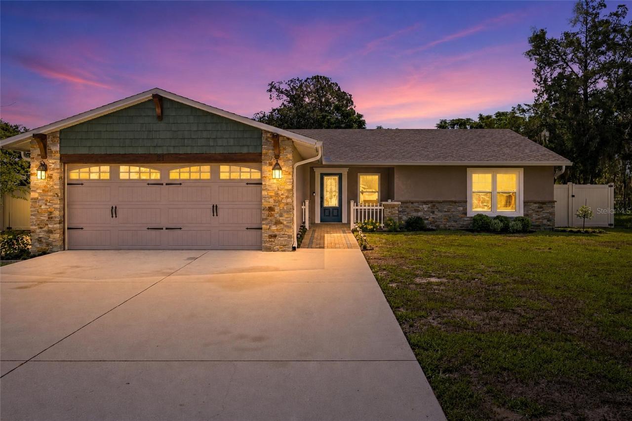 21 Oak Ct., Eustis, FL 32726