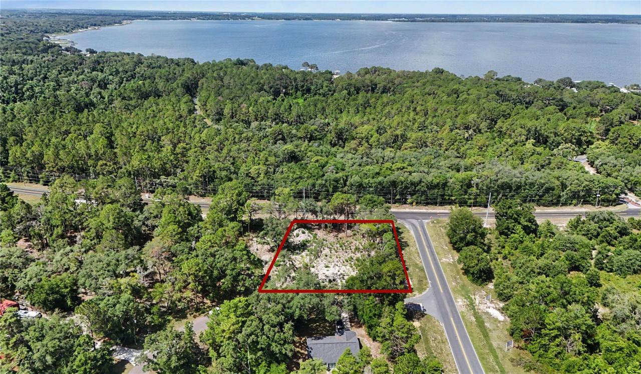 3 Bay Dr., Ocklawaha, FL 32179