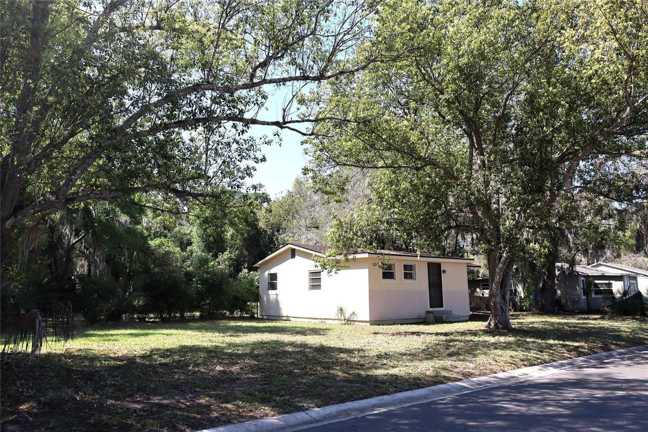 2024 Dixie Ave., Eustis, FL 32726