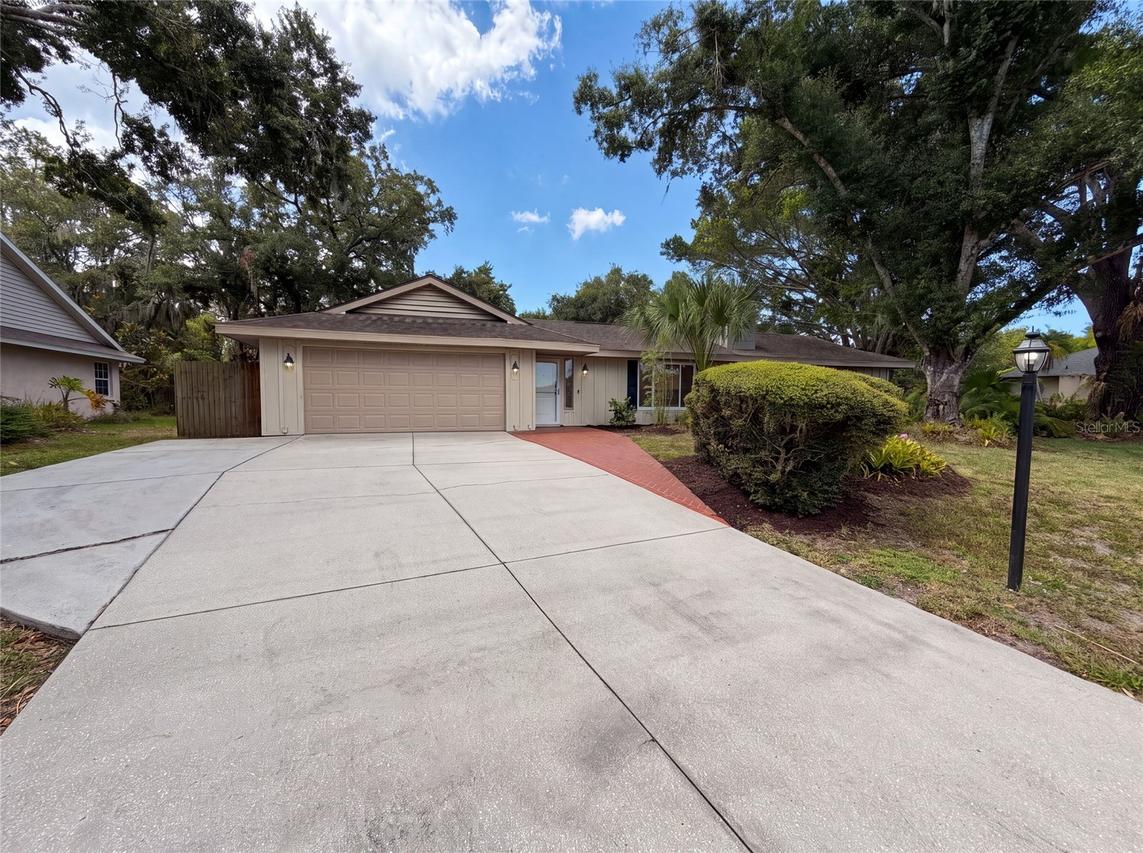 8028 Conservatory Cir., Sarasota, FL 34243