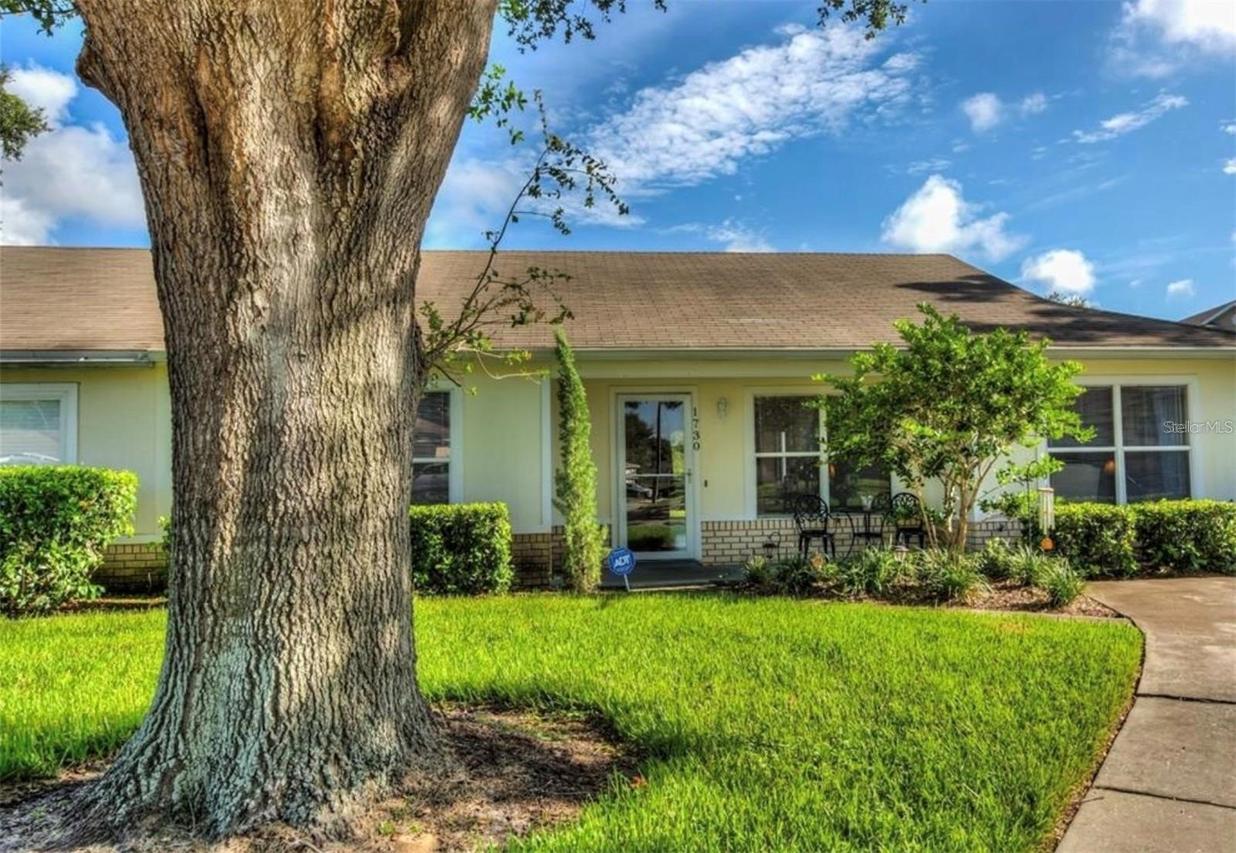 1730 Tropical Ct., Tavares, FL 32778
