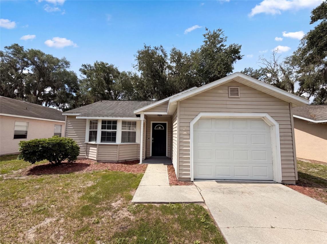 2715 Lorraine Dr., Leesburg, FL 34748