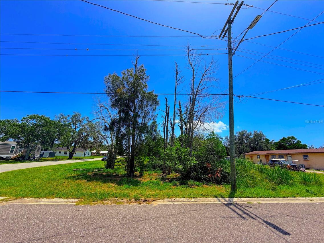 925 Grand Ave., Sebring, FL 33870