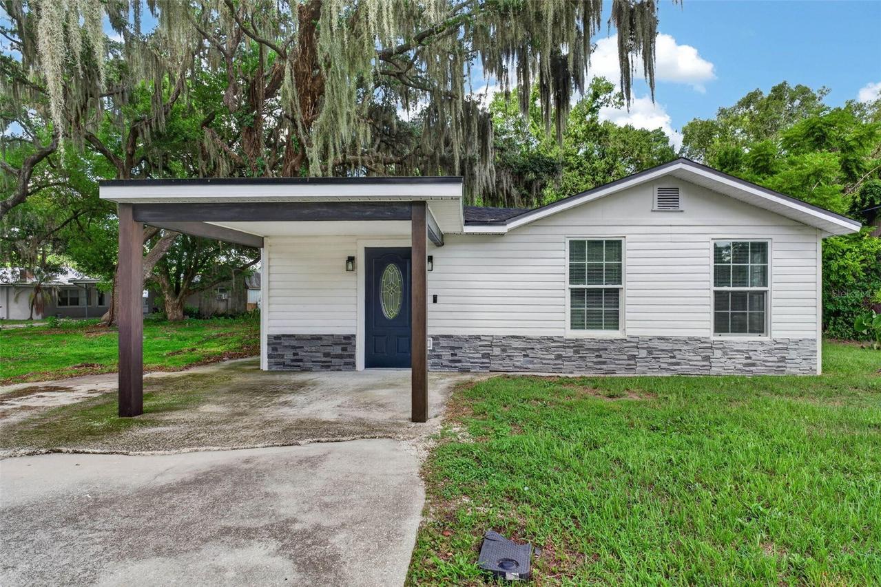 925 Adrian Ct., Lakeland, FL 33801