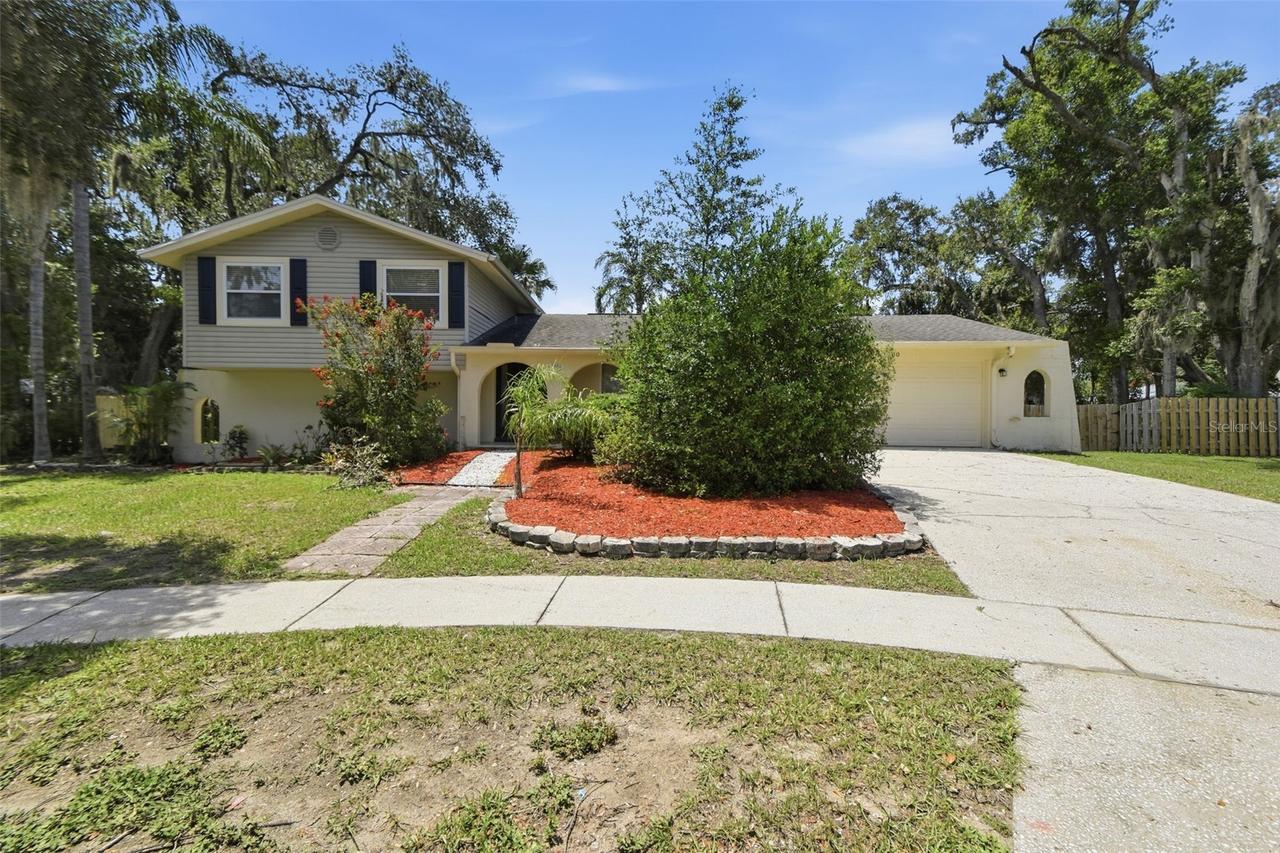 1200 Lake Valrico Ln., Valrico, FL 33594