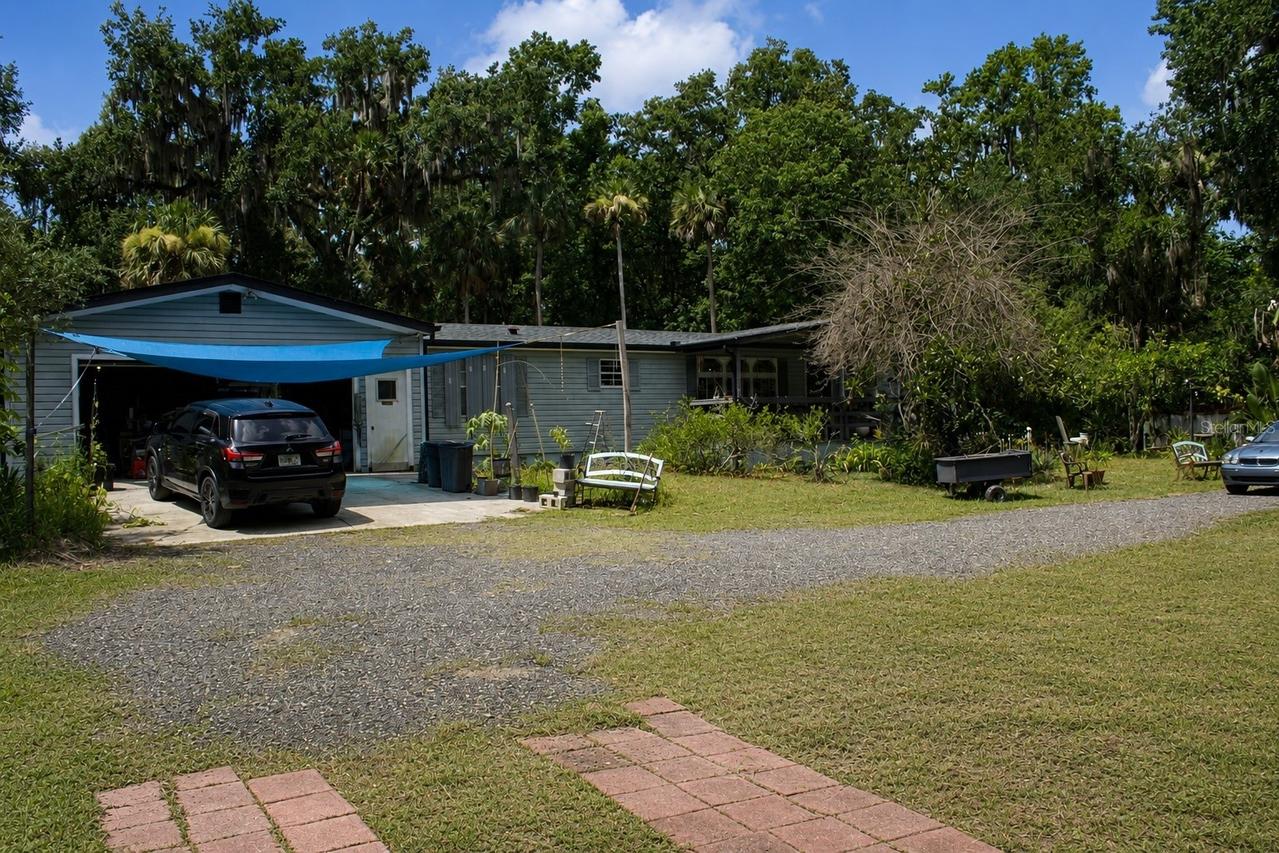 335 S Stacy Grove Rd , Rd., Oak Hill, FL 32759