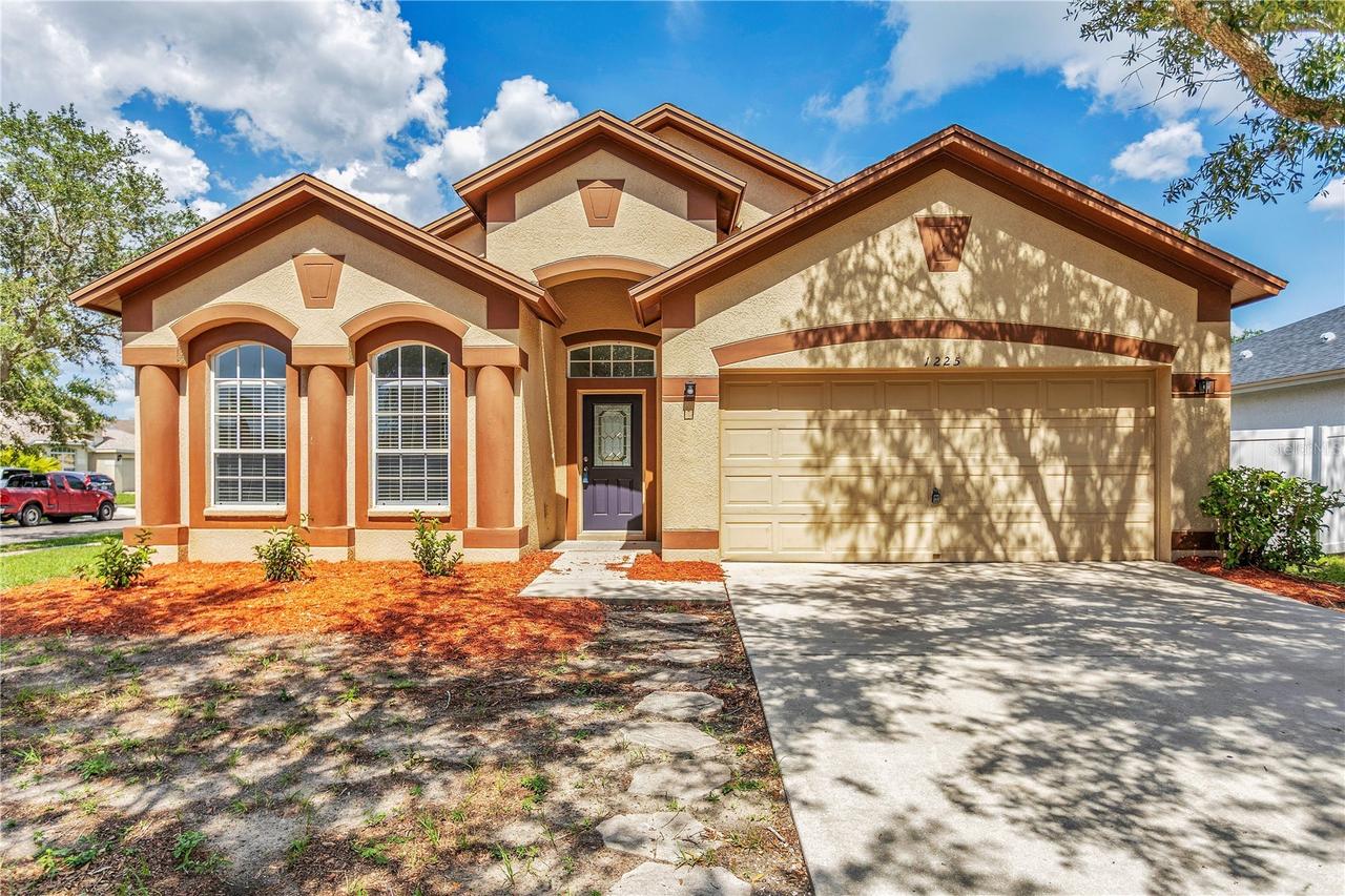 1225 Barclay Wood Dr., Ruskin, FL 33570