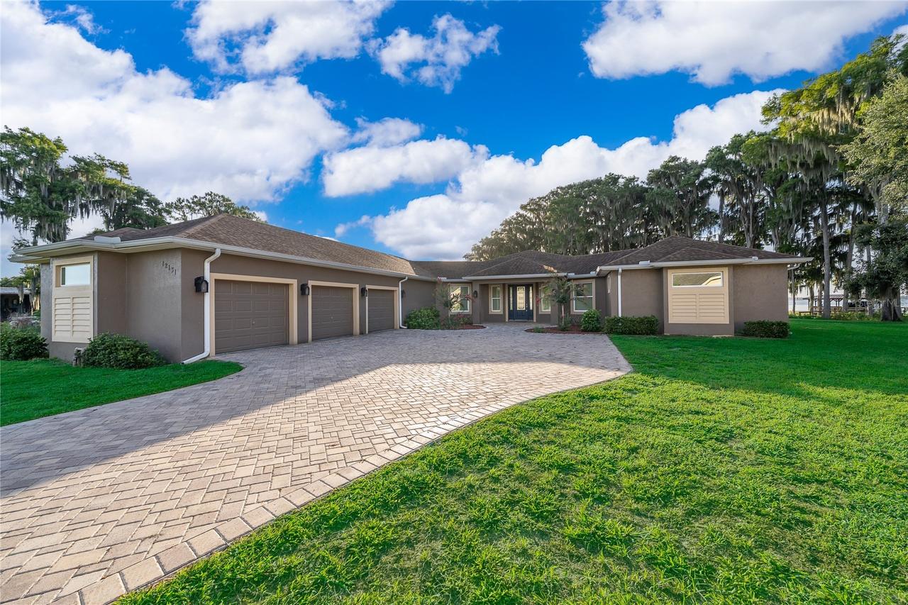12131 Eagles Point Ct., Grand Island, FL 32735