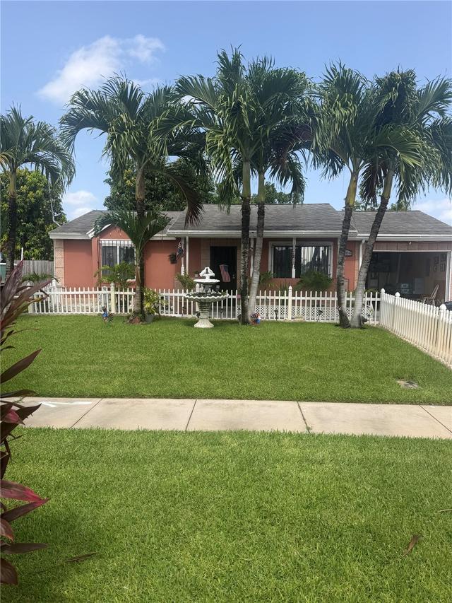 1304 Donwoods Ln., Royal Palm Beach, FL 33411
