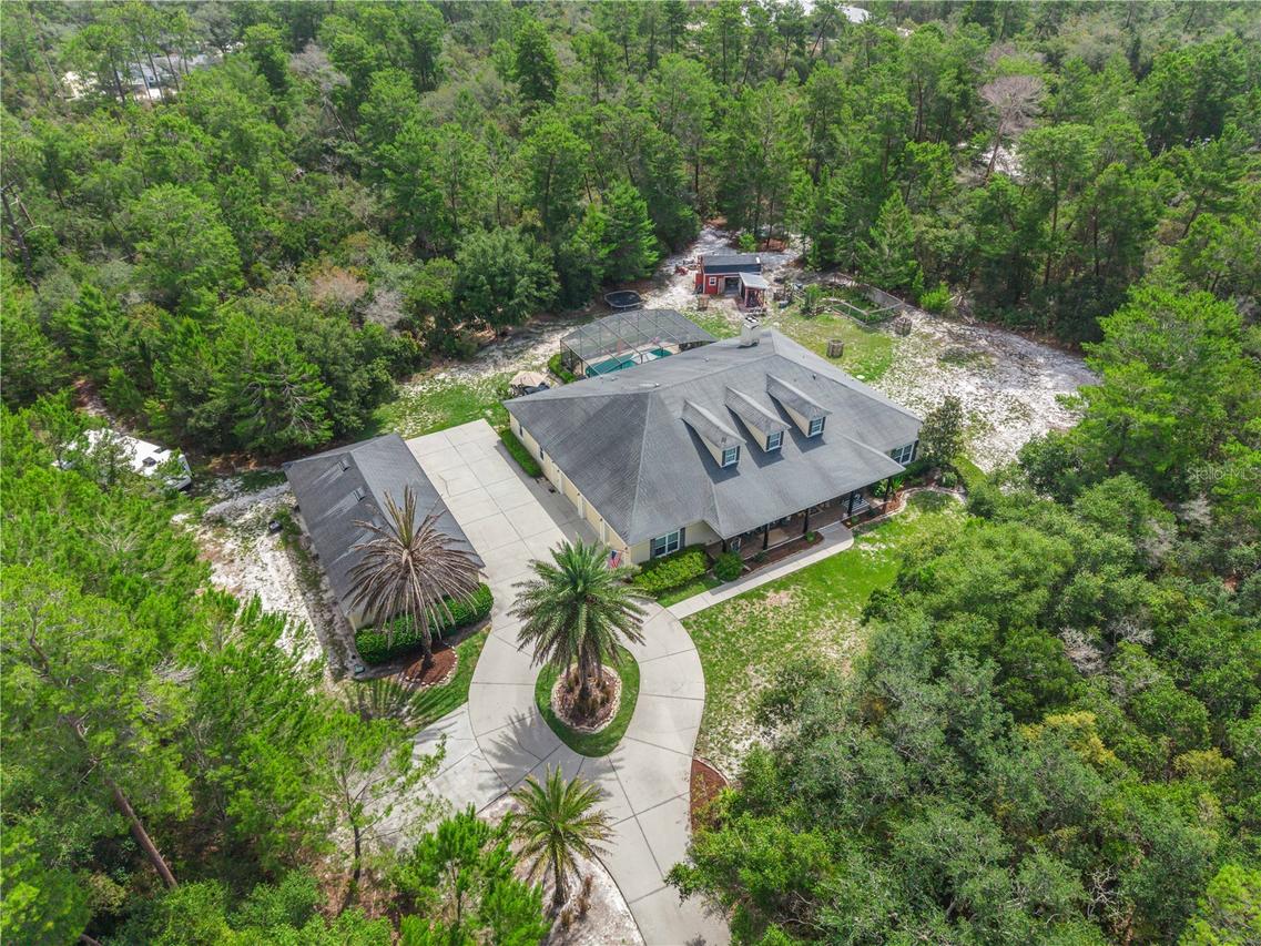 450 Valley Stream Dr., Geneva, FL 32732