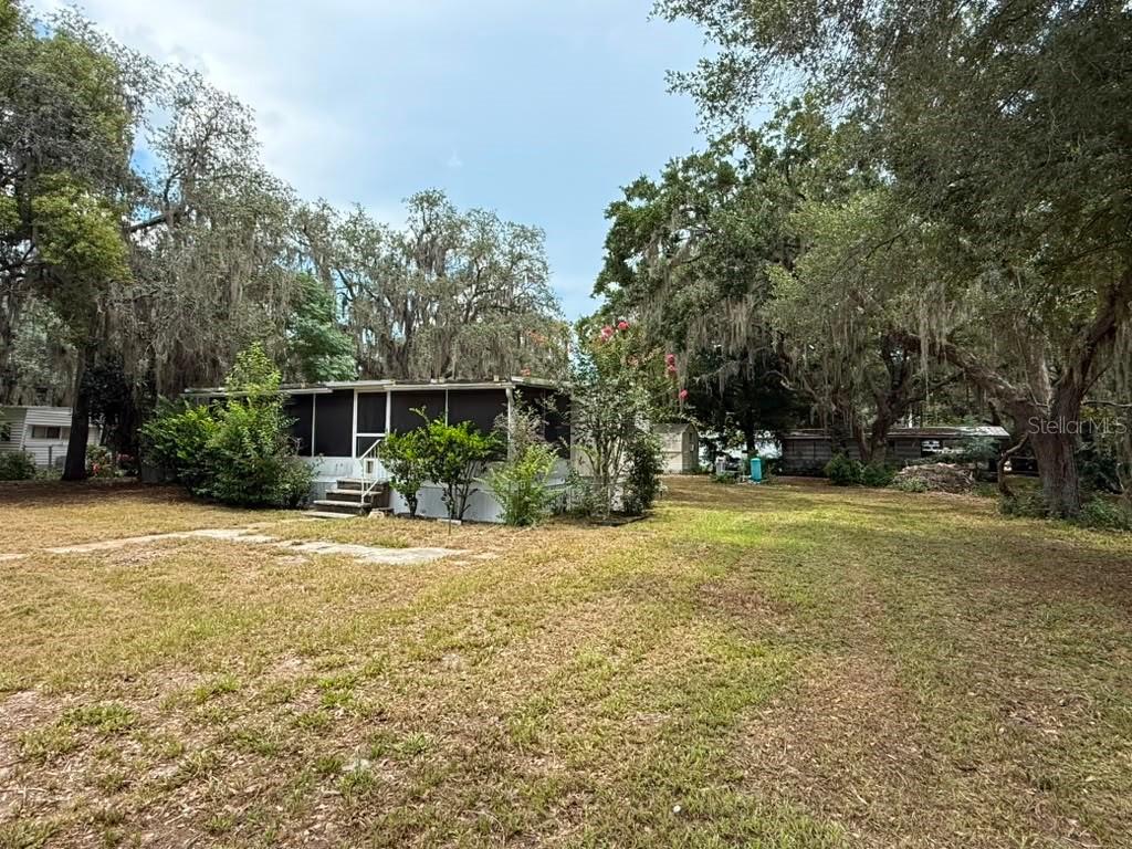 27416 Walnut Ave., Okahumpka, FL 34762