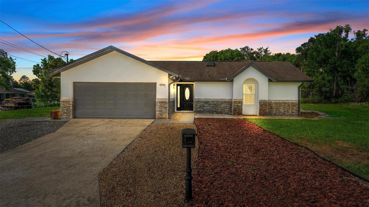 1733 Twin Oak St., Deltona, FL 32725