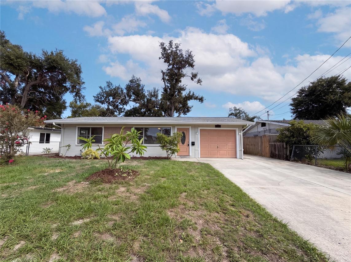 1516 2nd Ave., Bradenton, FL 34208