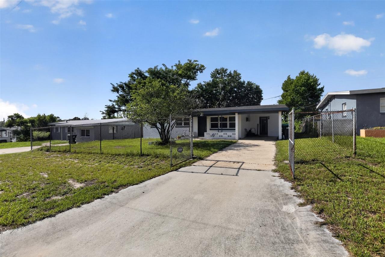 6120 W Ridgewood Ave., Orlando, FL 32835