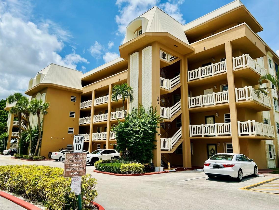 304 Golfview Rd. #PH7, North Palm Beach, FL 33408