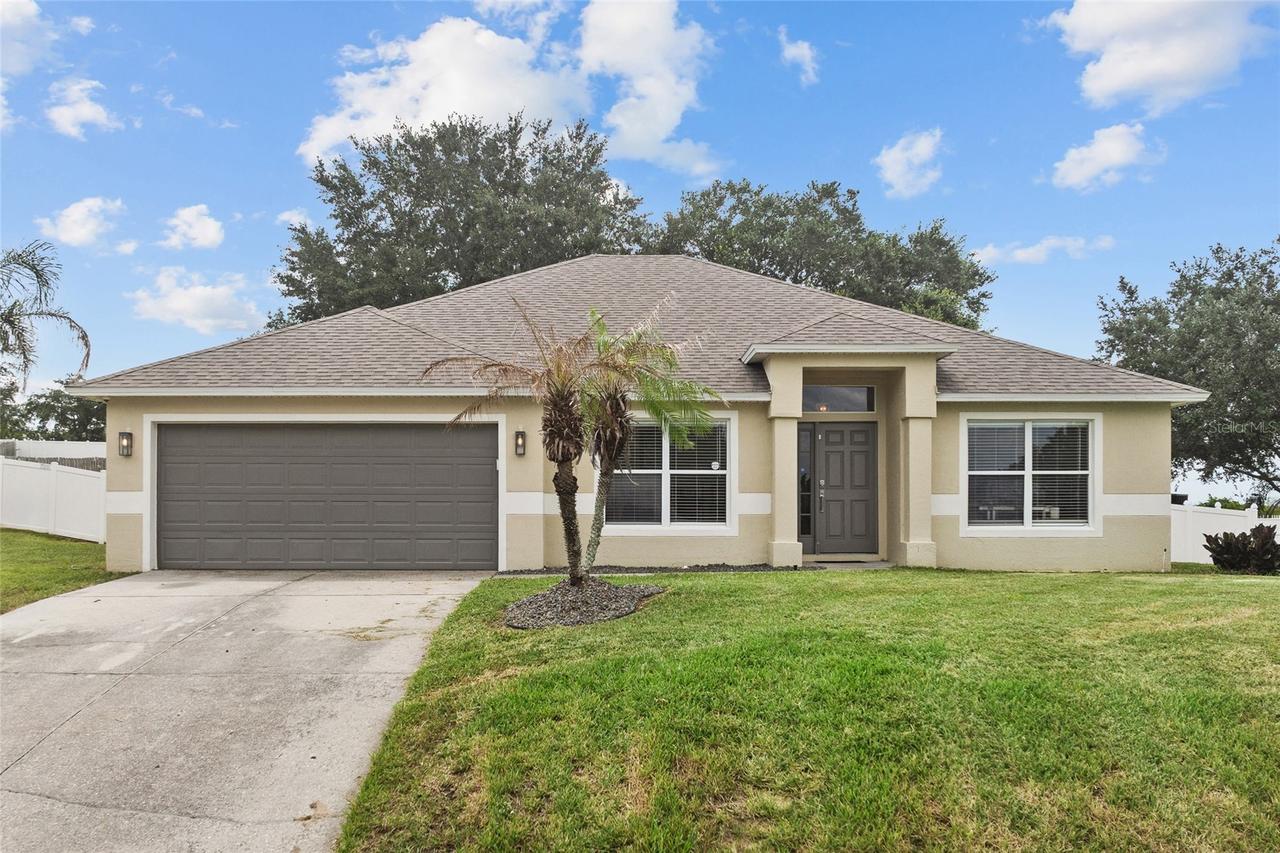 1128 Lakeview Oaks Dr., Minneola, FL 34715