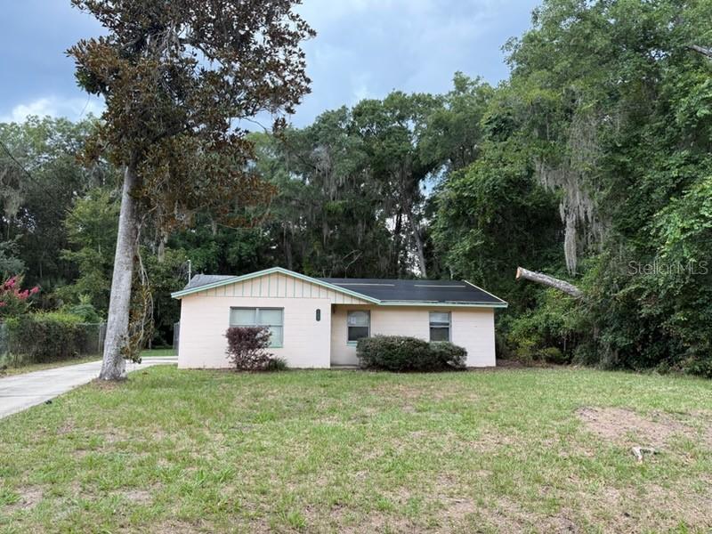 107 Woodlawn Rd., Satsuma, FL 32189