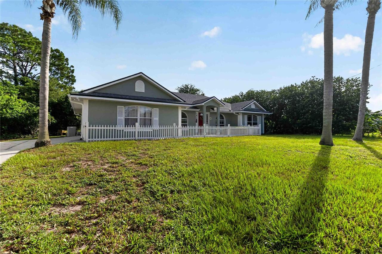2562 Travida Dr., Deltona, FL 32738