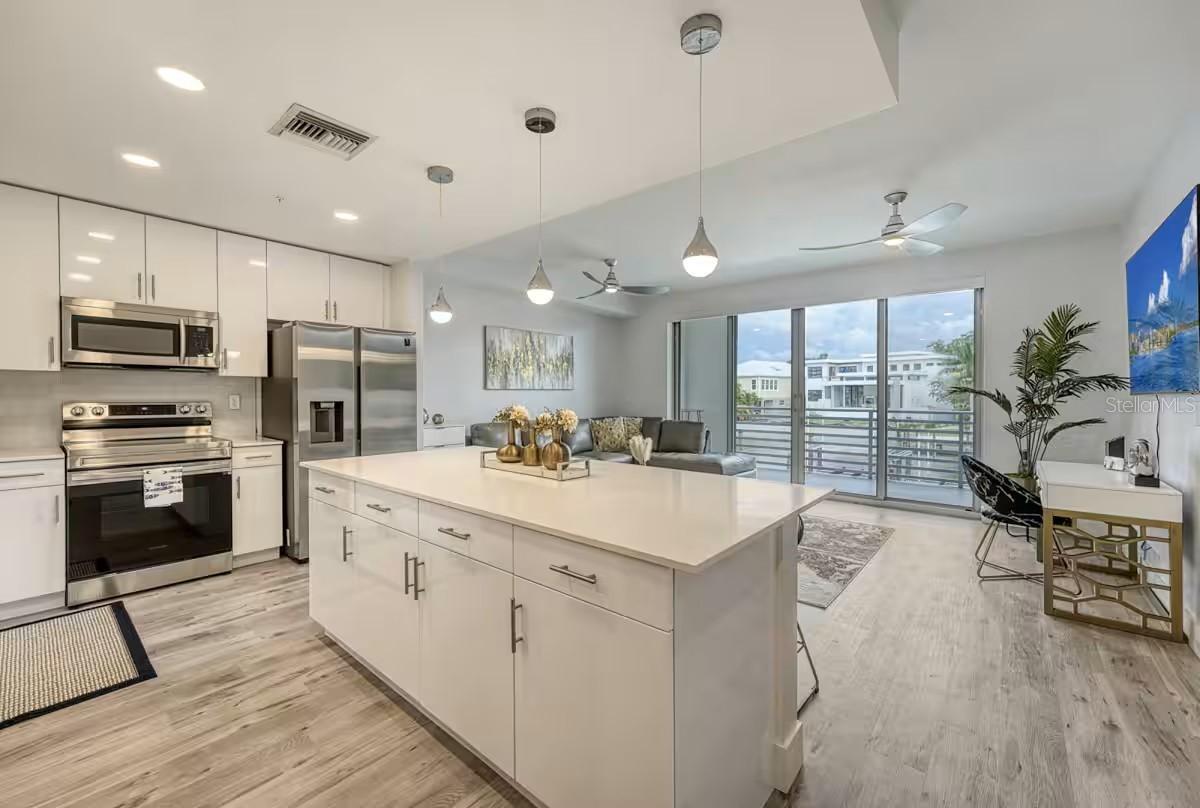 1709 N Tamiami Tr. #220, Sarasota, FL 34234