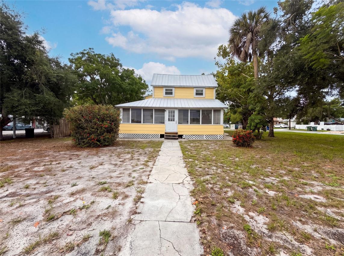 2231 9th Ave., Bradenton, FL 34205