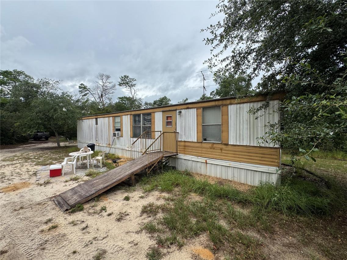 23180 NE 156th Ct., Fort Mc Coy, FL 32134