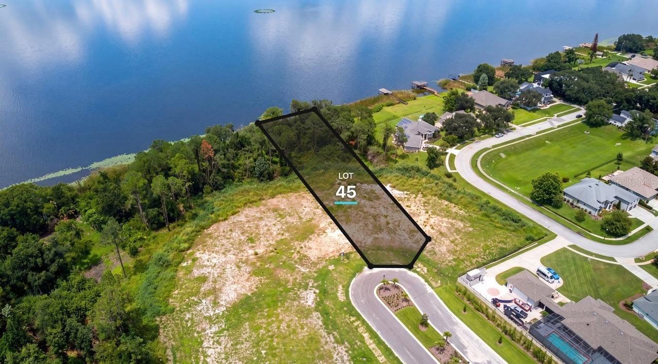 552 Walker St., Oakland, FL 34787