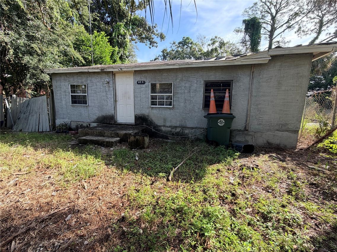 925 Niles St., Daytona Beach, FL 32114