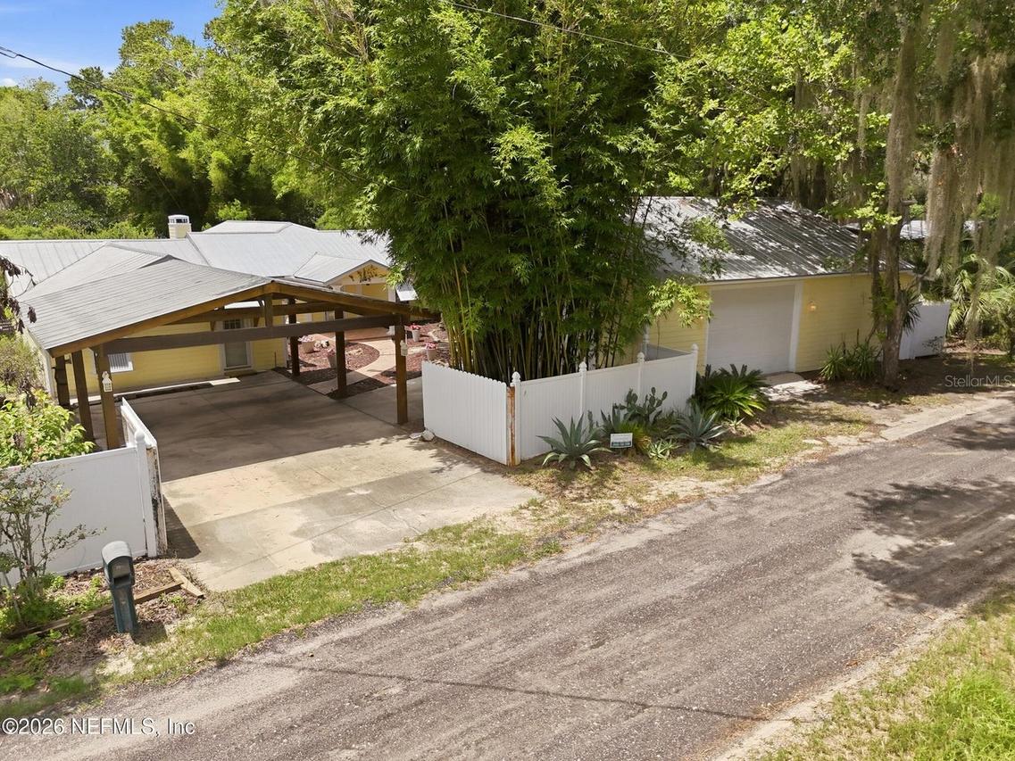 7932 Breezy Point Rd., Melrose, FL 32666
