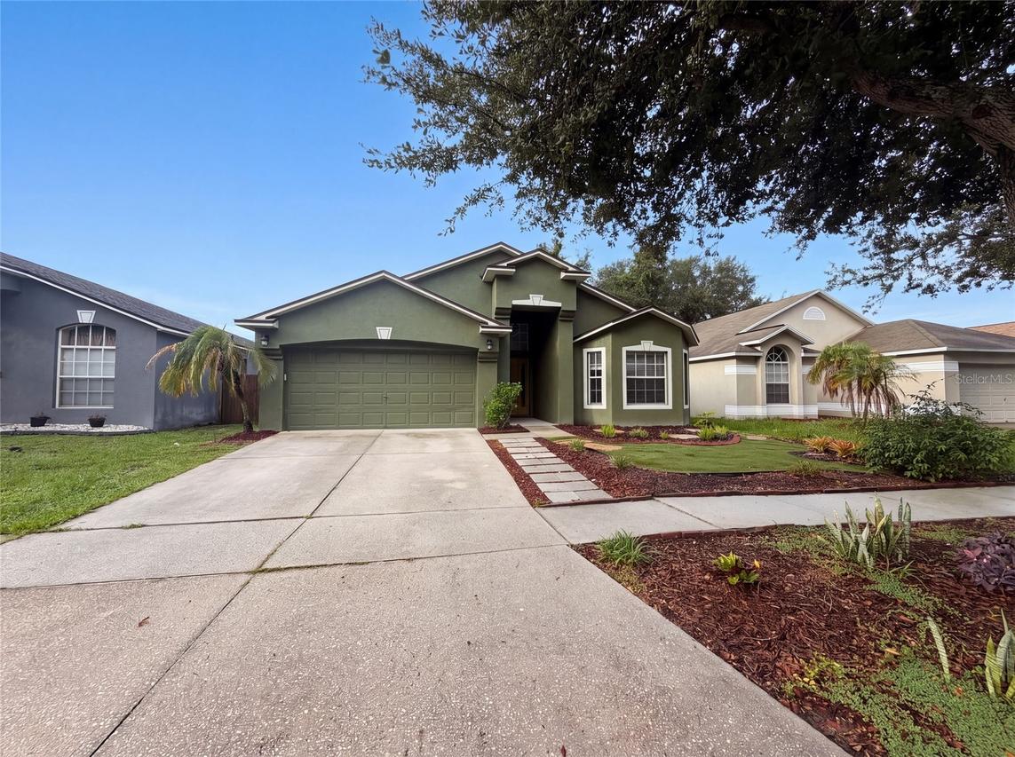 6941 Crown Lake Dr., Gibsonton, FL 33534