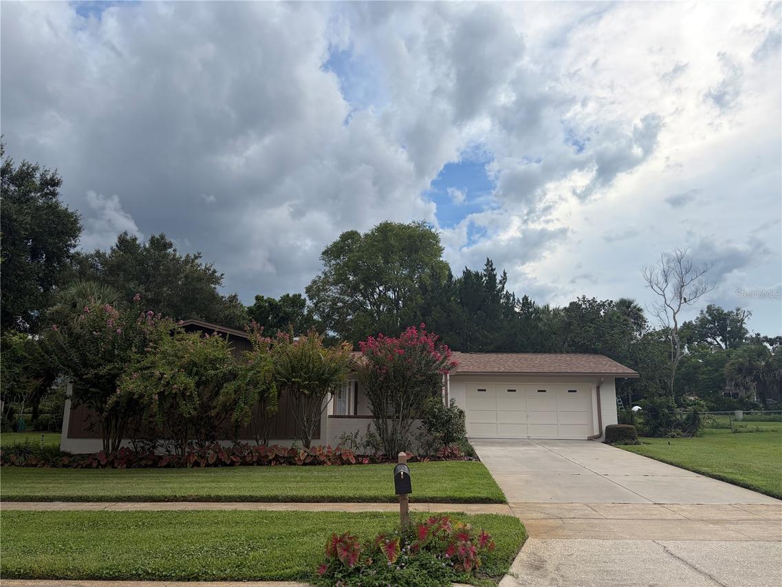 120 Larkwood Dr., Sanford, FL 32771