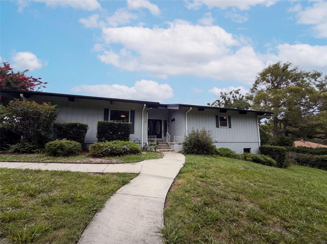 925 Park Pl., Deland, FL 32720