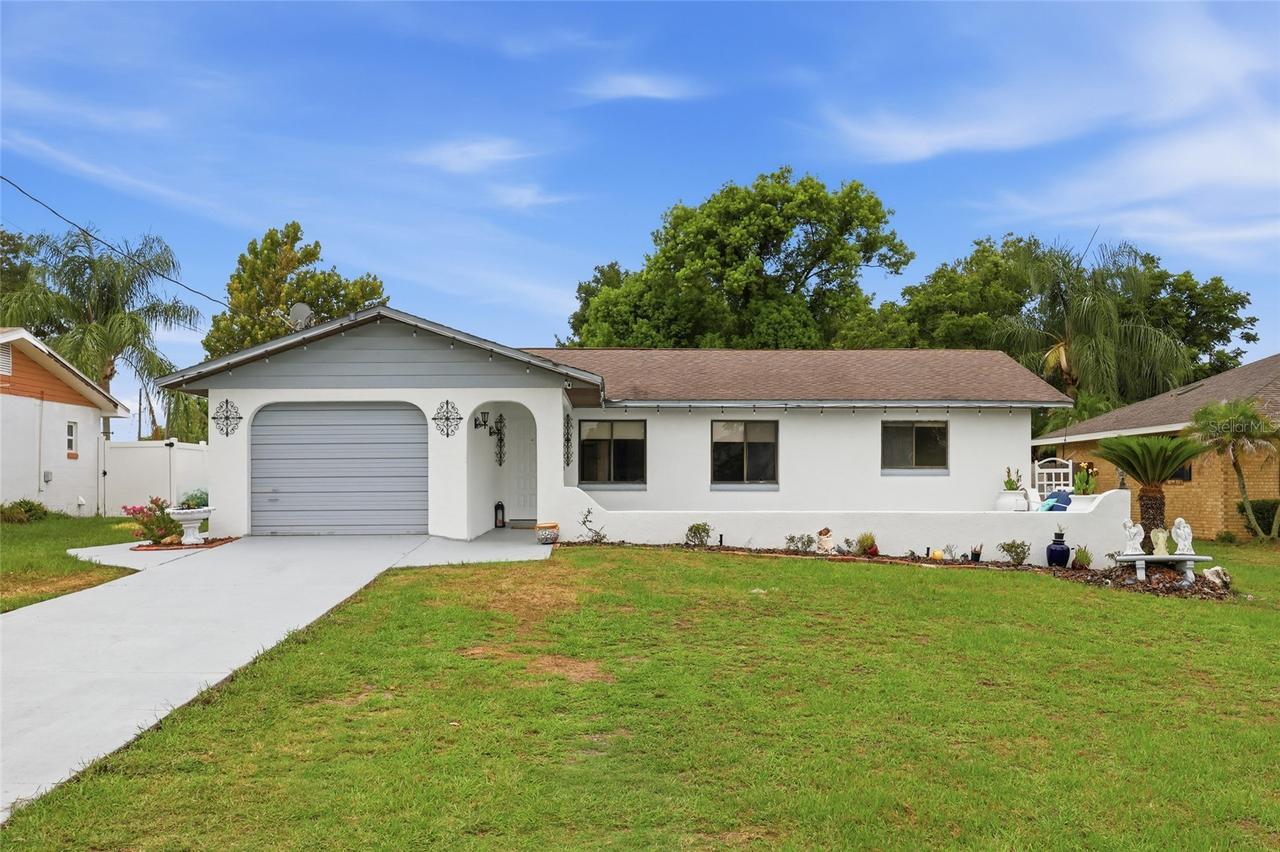 1025 Park Ave., Tavares, FL 32778