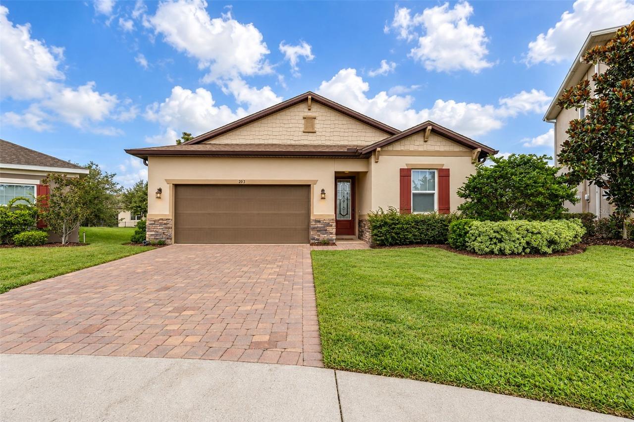 203 Sangmon Ct., Groveland, FL 34736