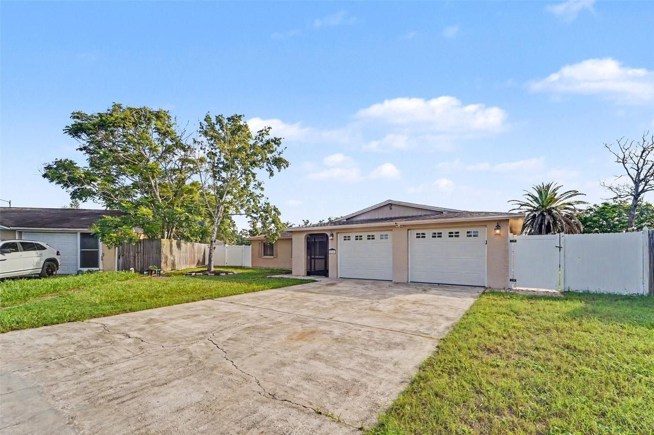 5751 Dolores Dr., Holiday, FL 34690