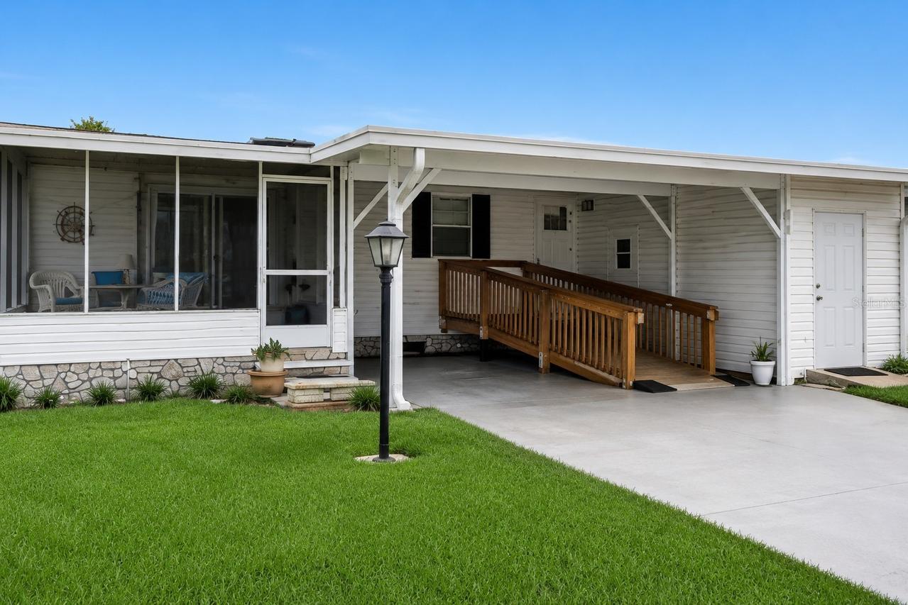 523 Nesbitt Park Ave., Davenport, FL 33897