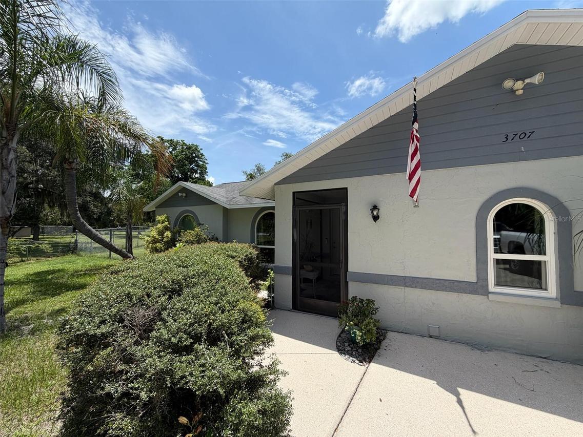 3707 36th St., Bradenton, FL 34208
