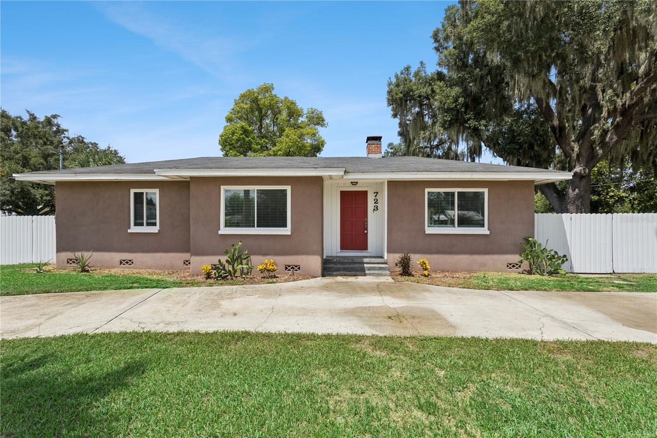 723 N Rockingham Ave., Tavares, FL 32778