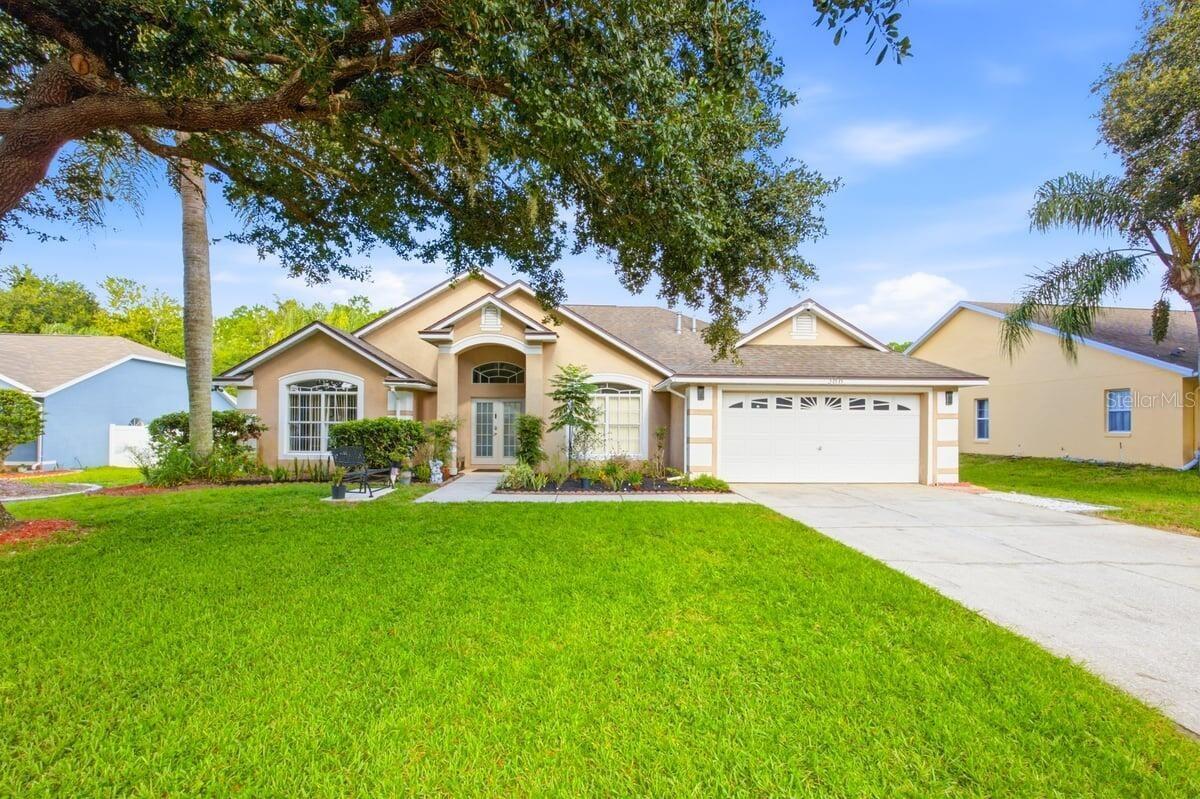 566 Montana Ave., Davenport, FL 33897