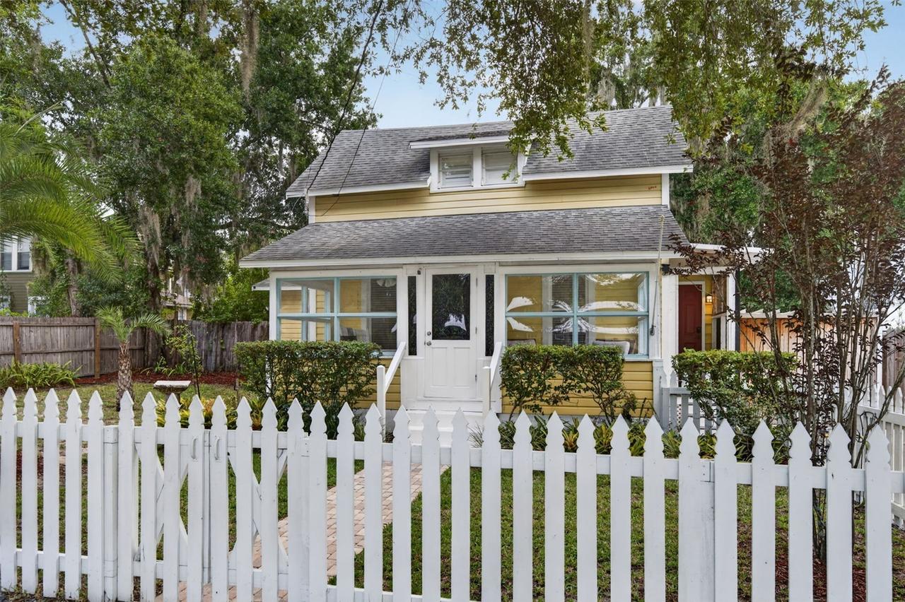 834 N Alexander St., Mount Dora, FL 32757