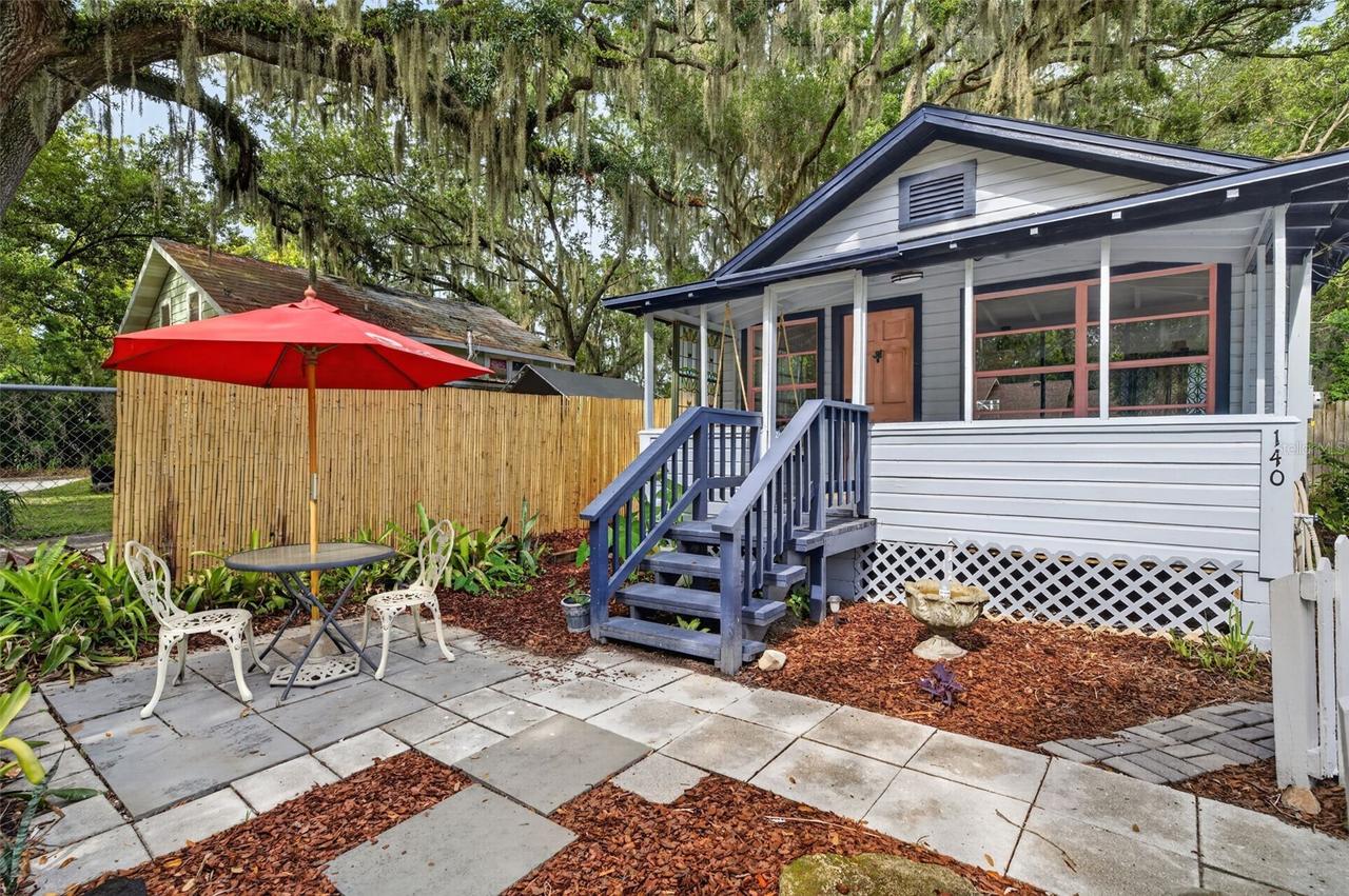 140 N Johns St., Mount Dora, FL 32757