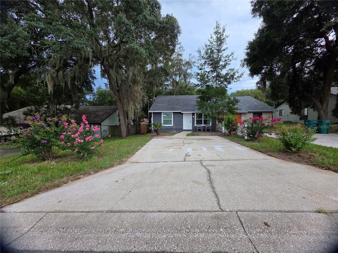 1422 Plymouth Ave., Mount Dora, FL 32757