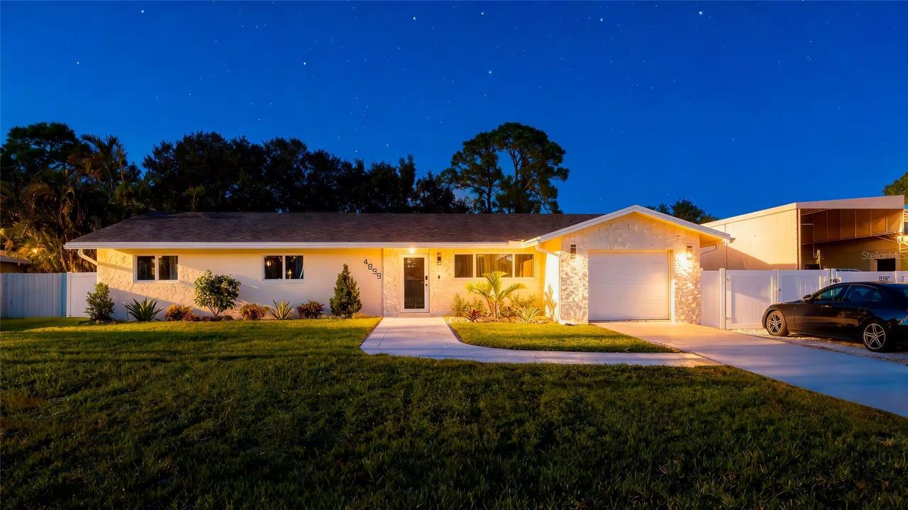 4899 Canal Dr Lake, Lake Worth, FL 33463