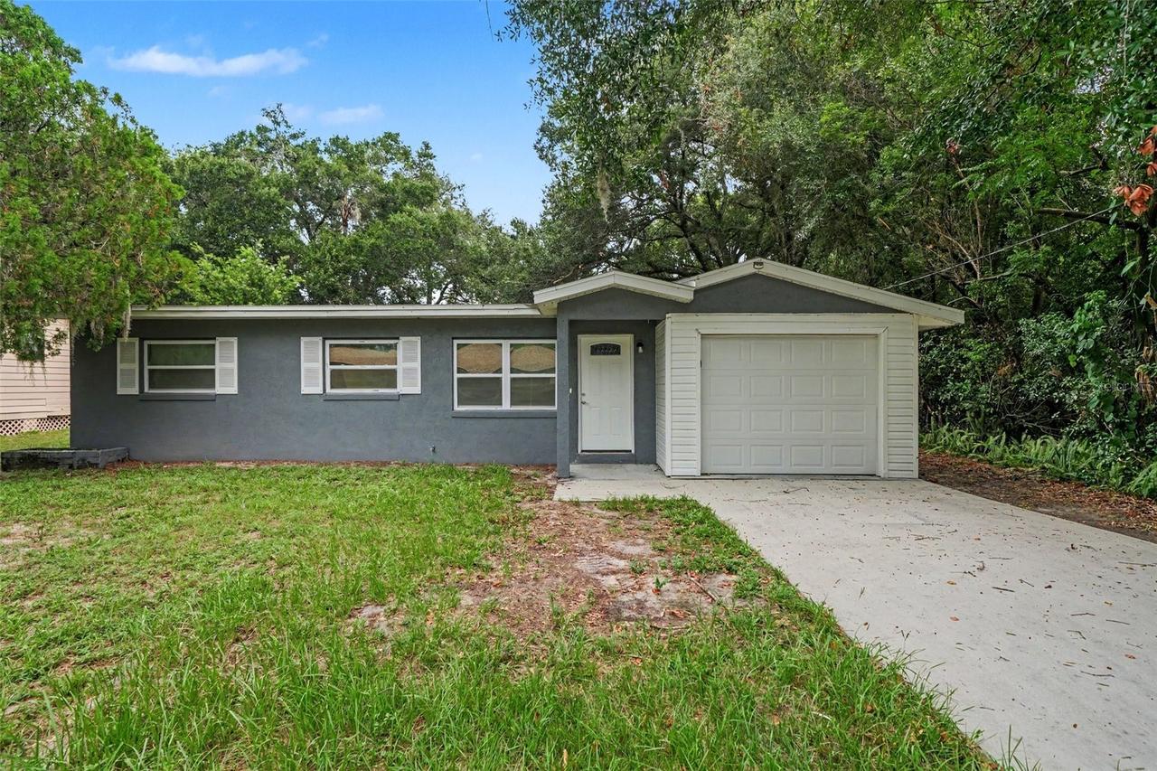 1339 E Jackson Ave., Mount Dora, FL 32757